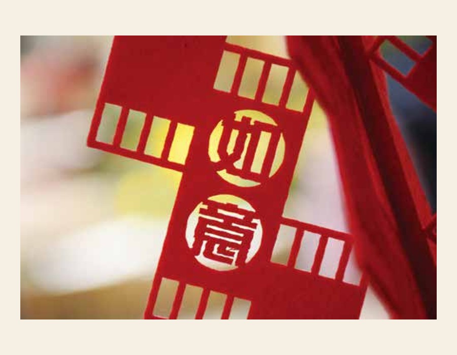 生活破破烂烂，但总有人缝缝补补