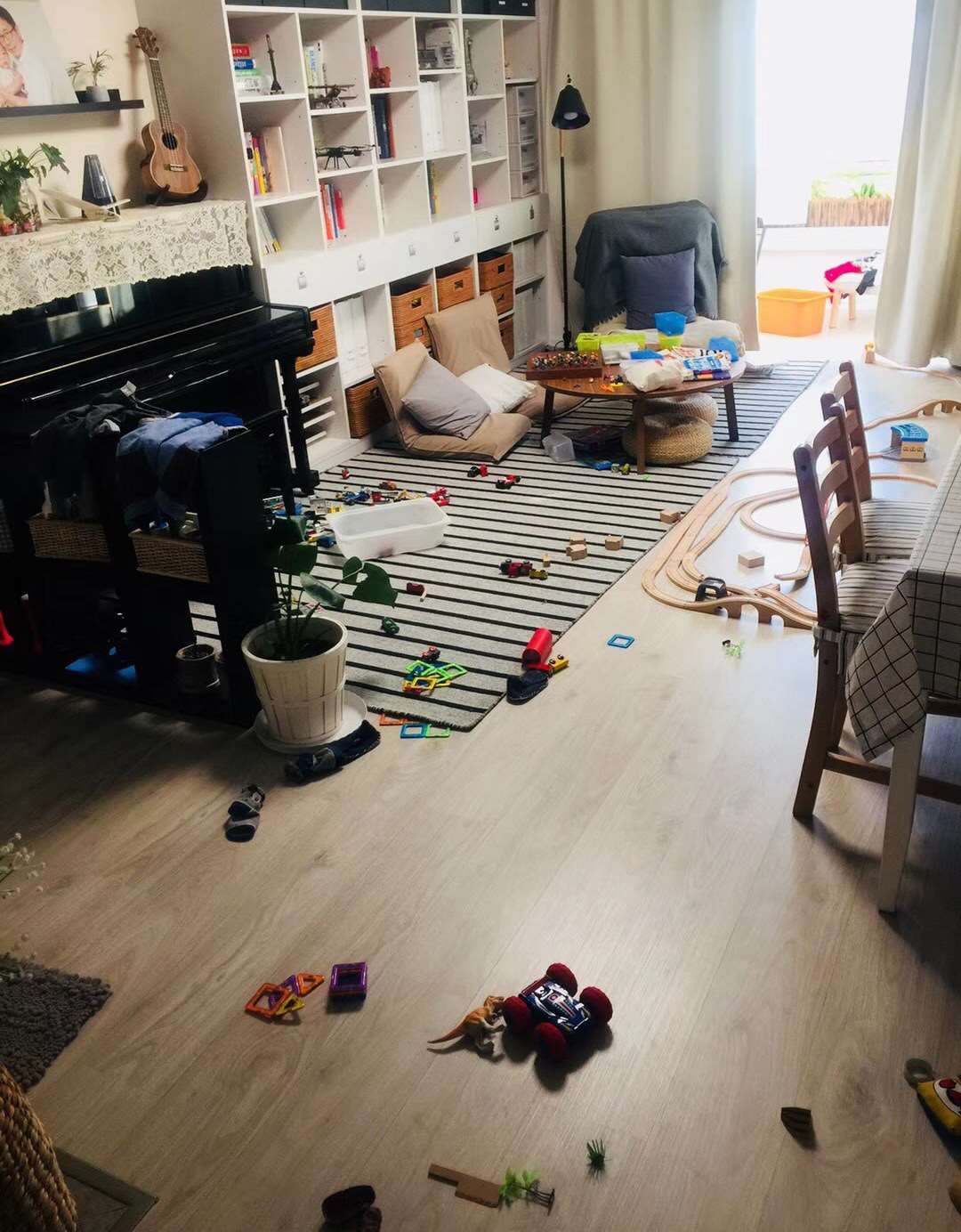 图1-1 我家乱七八糟的客厅